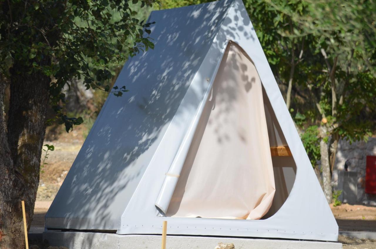 Nirikos Camping Spasmeni Vrisi Ngoại thất bức ảnh